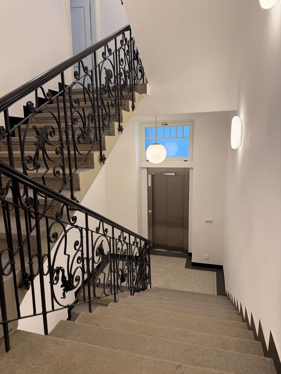 Pronájem bytu 1+kk 30 m², 28. pluku, Praha, Praha Pronájem bytu 1+kk 30 m², 28. pluku, Praha, Praha