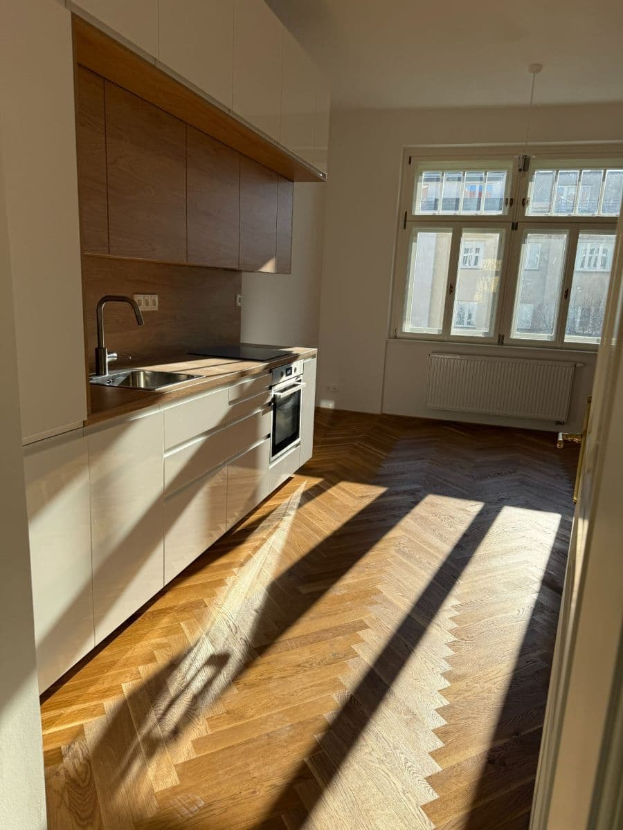 Pronájem bytu 1+kk 30 m², 28. pluku, Praha, Praha Pronájem bytu 1+kk 30 m², 28. pluku, Praha, Praha