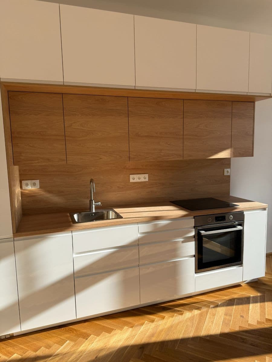 Pronájem bytu 1+kk 30 m², 28. pluku, Praha, Praha Pronájem bytu 1+kk 30 m², 28. pluku, Praha, Praha