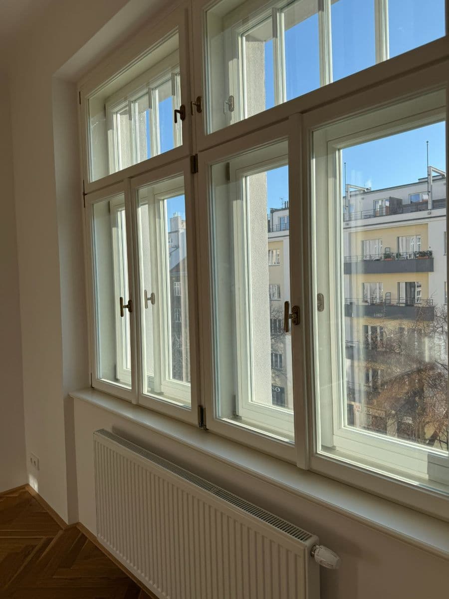 Pronájem bytu 1+kk 30 m², 28. pluku, Praha, Praha Pronájem bytu 1+kk 30 m², 28. pluku, Praha, Praha