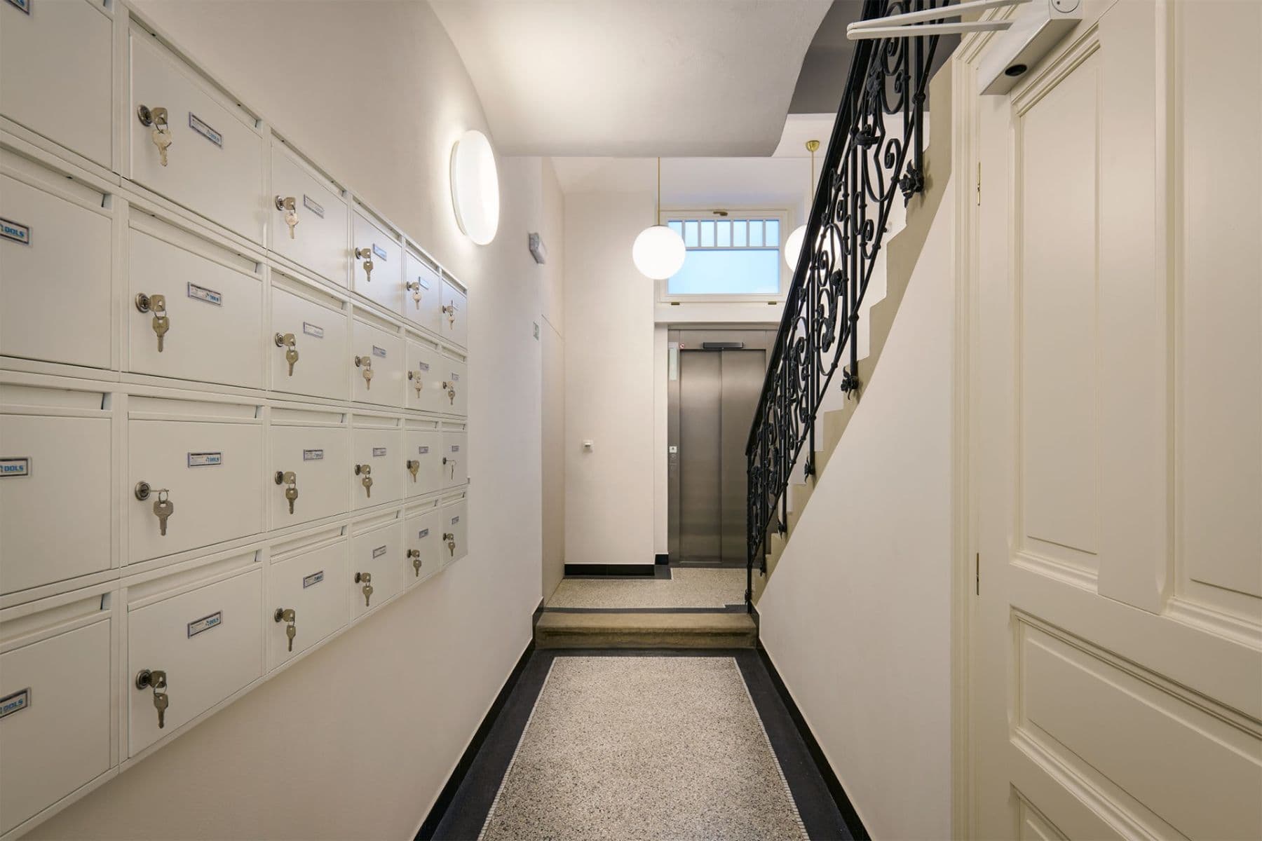 Pronájem bytu 1+kk 32 m², 28. pluku, Praha, Praha Pronájem bytu 1+kk 32 m², 28. pluku, Praha, Praha