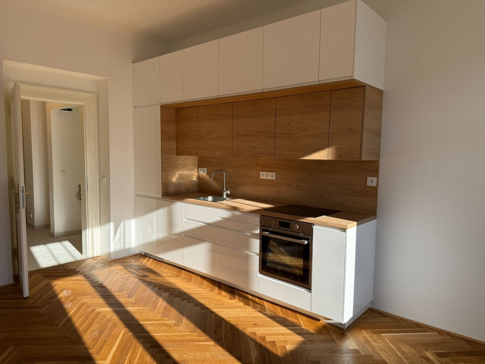 Pronájem bytu 1+kk 32 m², 28. pluku, Praha, Praha Pronájem bytu 1+kk 32 m², 28. pluku, Praha, Praha