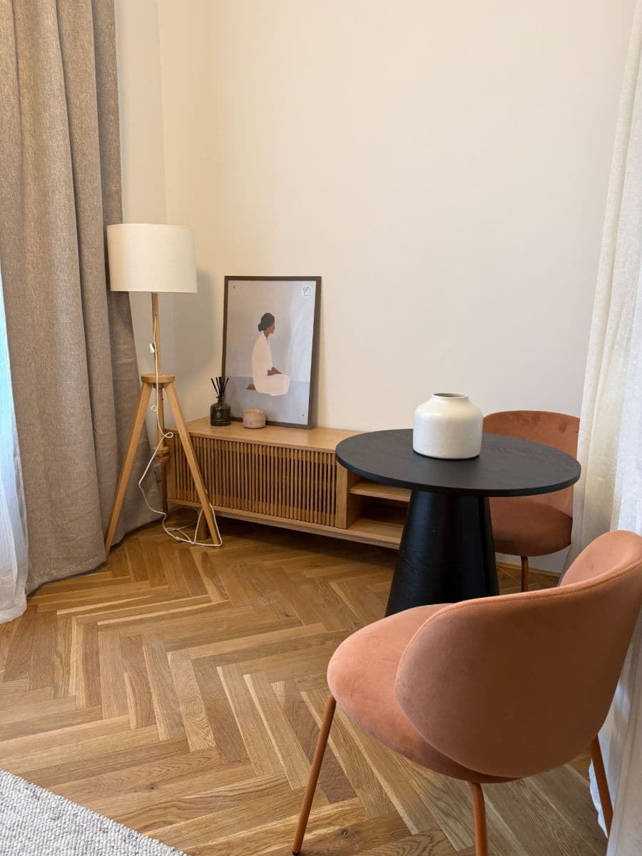 Pronájem bytu 1+kk 32 m², 28. pluku, Praha, Praha Pronájem bytu 1+kk 32 m², 28. pluku, Praha, Praha