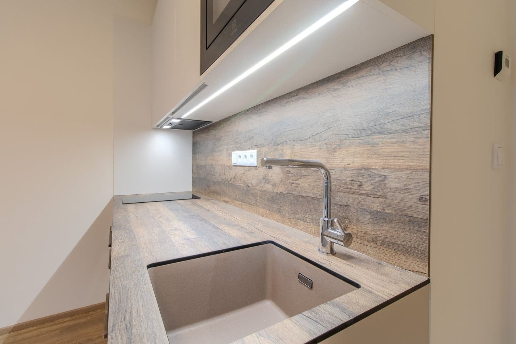 Pronájem bytu 1+kk 32 m², Poděbradská, Praha, Praha Pronájem bytu 1+kk 32 m², Poděbradská, Praha, Praha