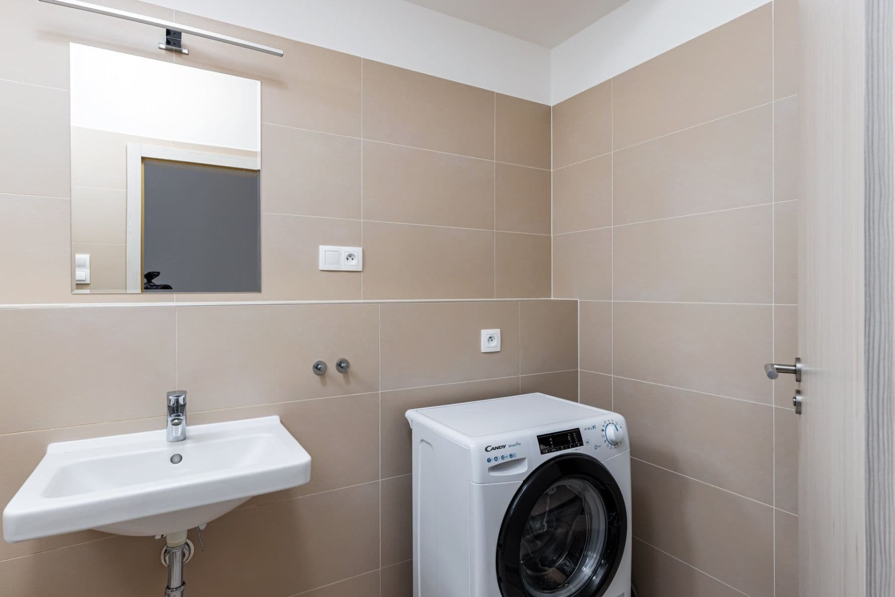 Pronájem bytu 1+kk 28 m², Škrábkových, Praha, Praha Pronájem bytu 1+kk 28 m², Škrábkových, Praha, Praha