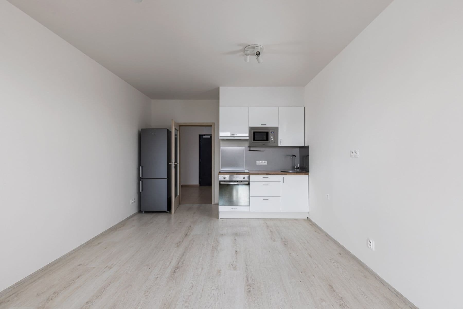 Pronájem bytu 1+kk 28 m², Škrábkových, Praha, Praha Pronájem bytu 1+kk 28 m², Škrábkových, Praha, Praha