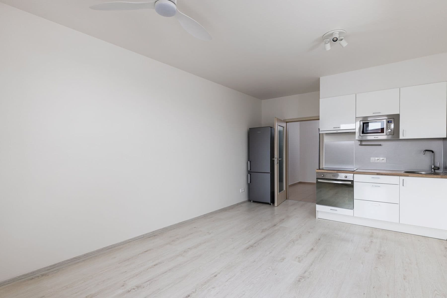 Pronájem bytu 1+kk 28 m², Škrábkových, Praha, Praha Pronájem bytu 1+kk 28 m², Škrábkových, Praha, Praha