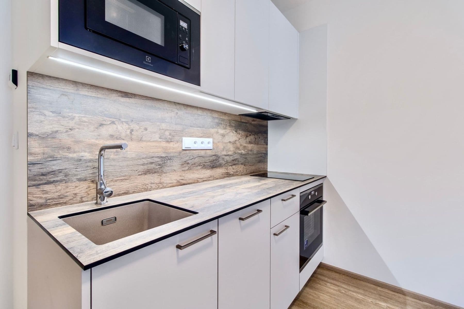 Pronájem bytu 1+kk 32 m², Poděbradská, Praha, Praha Pronájem bytu 1+kk 32 m², Poděbradská, Praha, Praha