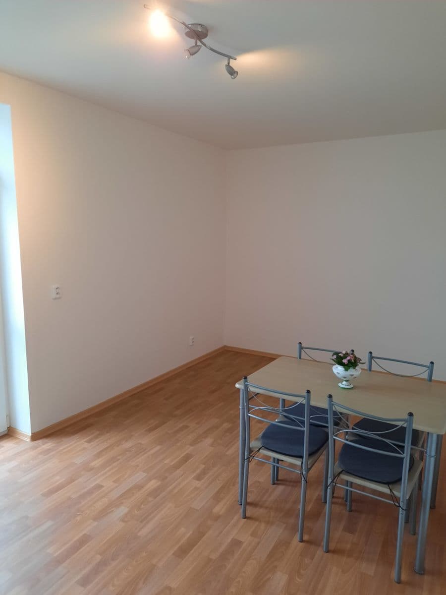 Pronájem bytu 2+kk 50 m², Nerudova, Hradec Králové, Královéhradecký kraj Pronájem bytu 2+kk 50 m², Nerudova, Hradec Králové, Královéhradecký kraj