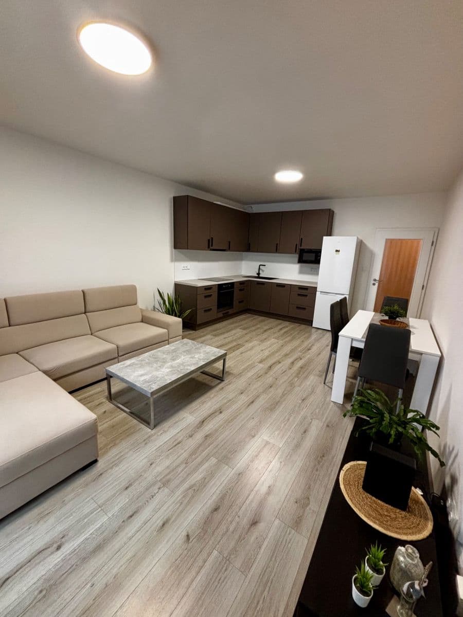 Pronájem bytu 2+kk 55 m², K Zelené louce, Plzeň, Plzeňský kraj Pronájem bytu 2+kk 55 m², K Zelené louce, Plzeň, Plzeňský kraj