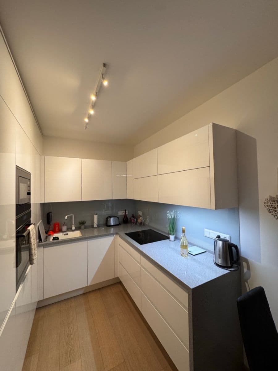 Pronájem bytu 2+kk 58 m², Michelangelova, Praha, Praha Pronájem bytu 2+kk 58 m², Michelangelova, Praha, Praha