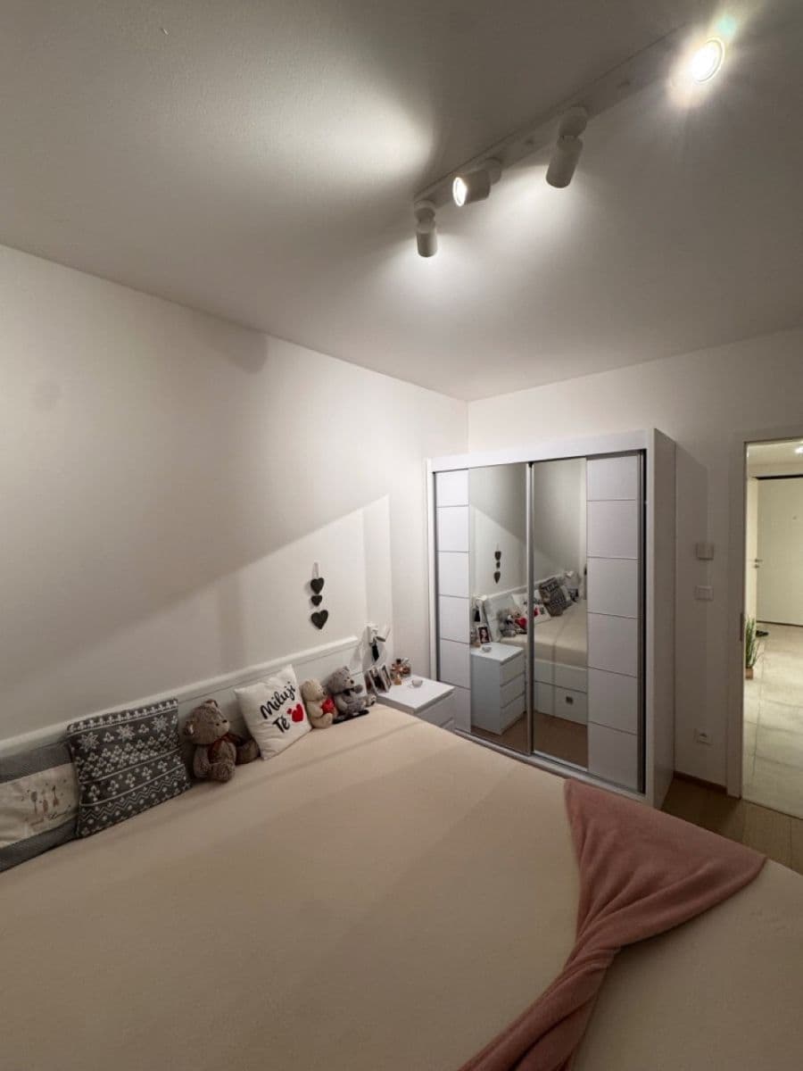 Pronájem bytu 2+kk 58 m², Michelangelova, Praha, Praha Pronájem bytu 2+kk 58 m², Michelangelova, Praha, Praha
