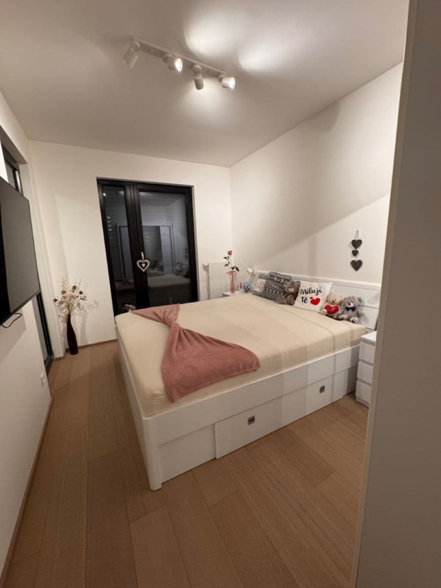 Pronájem bytu 2+kk 58 m², Michelangelova, Praha, Praha Pronájem bytu 2+kk 58 m², Michelangelova, Praha, Praha
