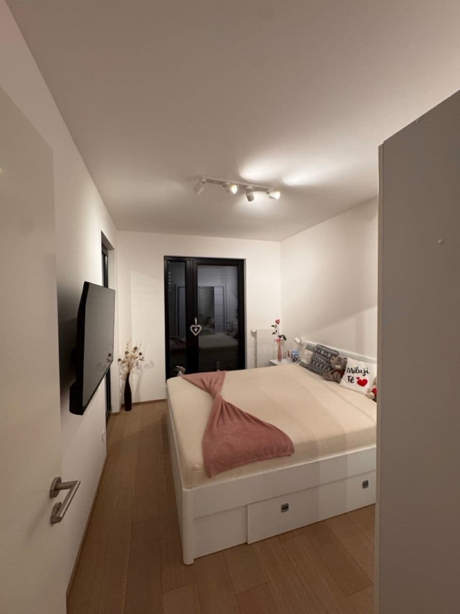 Pronájem bytu 2+kk 58 m², Michelangelova, Praha, Praha Pronájem bytu 2+kk 58 m², Michelangelova, Praha, Praha