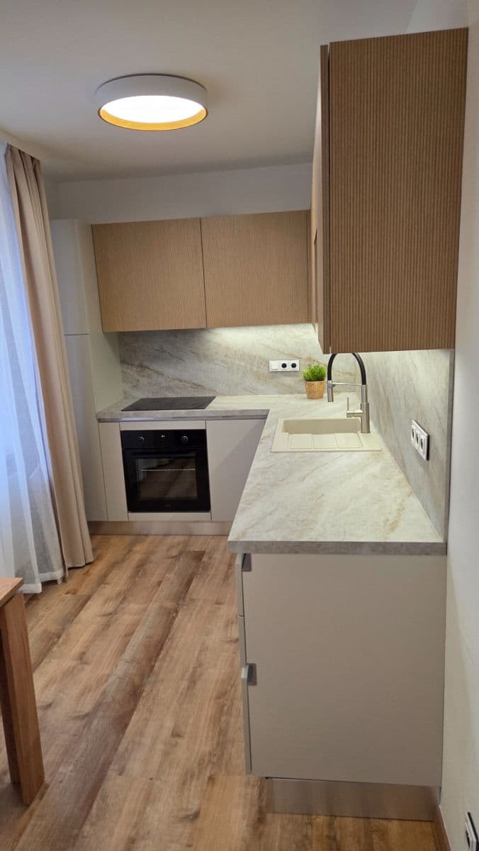 Prodej bytu 3+1 65 m², Pražská sídl., Znojmo, Jihomoravský kraj Prodej bytu 3+1 65 m², Pražská sídl., Znojmo, Jihomoravský kraj