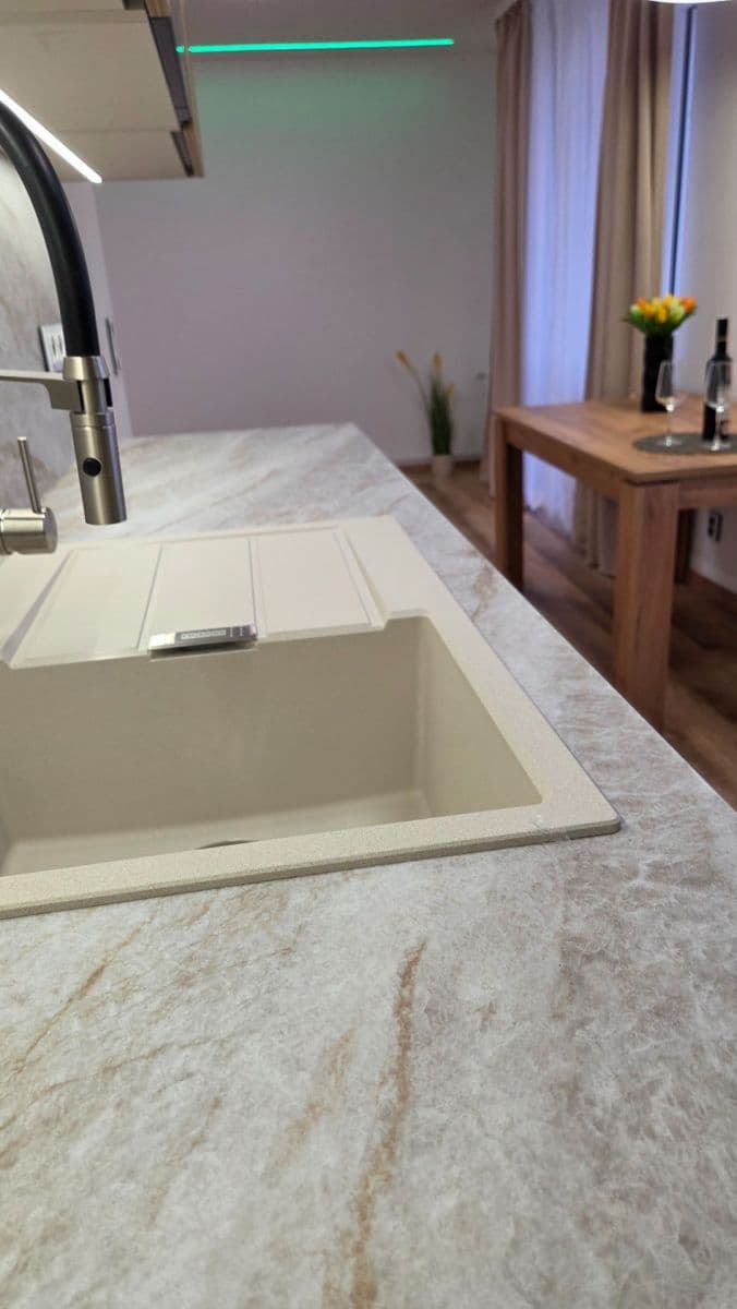 Prodej bytu 3+1 65 m², Pražská sídl., Znojmo, Jihomoravský kraj Prodej bytu 3+1 65 m², Pražská sídl., Znojmo, Jihomoravský kraj