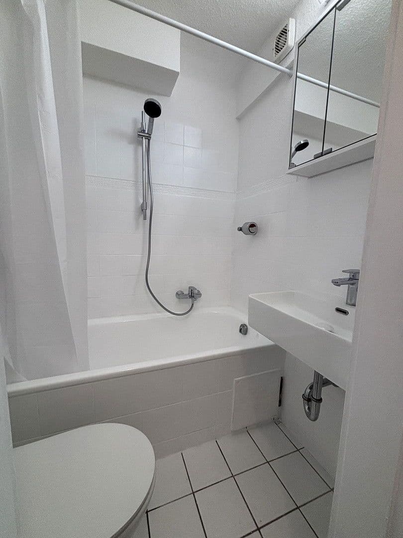 Pronájem bytu 1+1 25 m², Landhausstraße 46, Stuttgart, Bádensko-Württembersko Pronájem bytu 1+1 25 m², Landhausstraße 46, Stuttgart, Bádensko-Württembersko