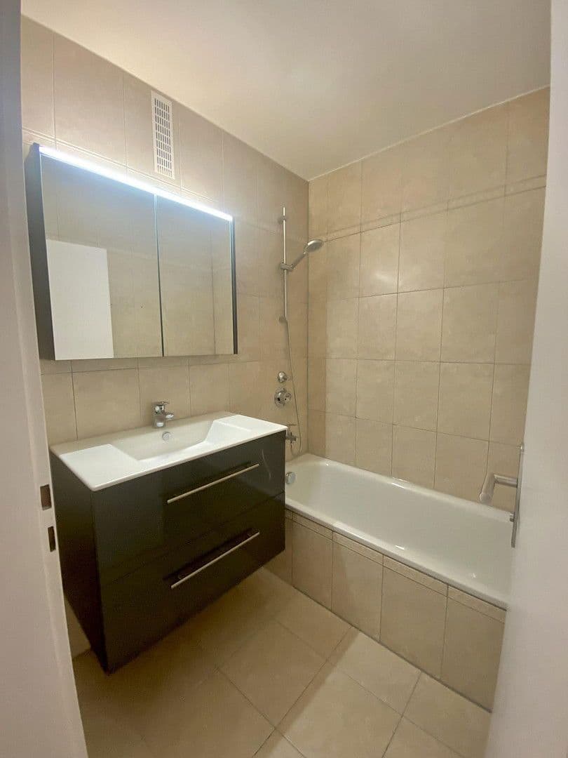 Prodej bytu 4+1 92 m², Brahmsstr.12, Germering, Bavorsko Prodej bytu 4+1 92 m², Brahmsstr.12, Germering, Bavorsko