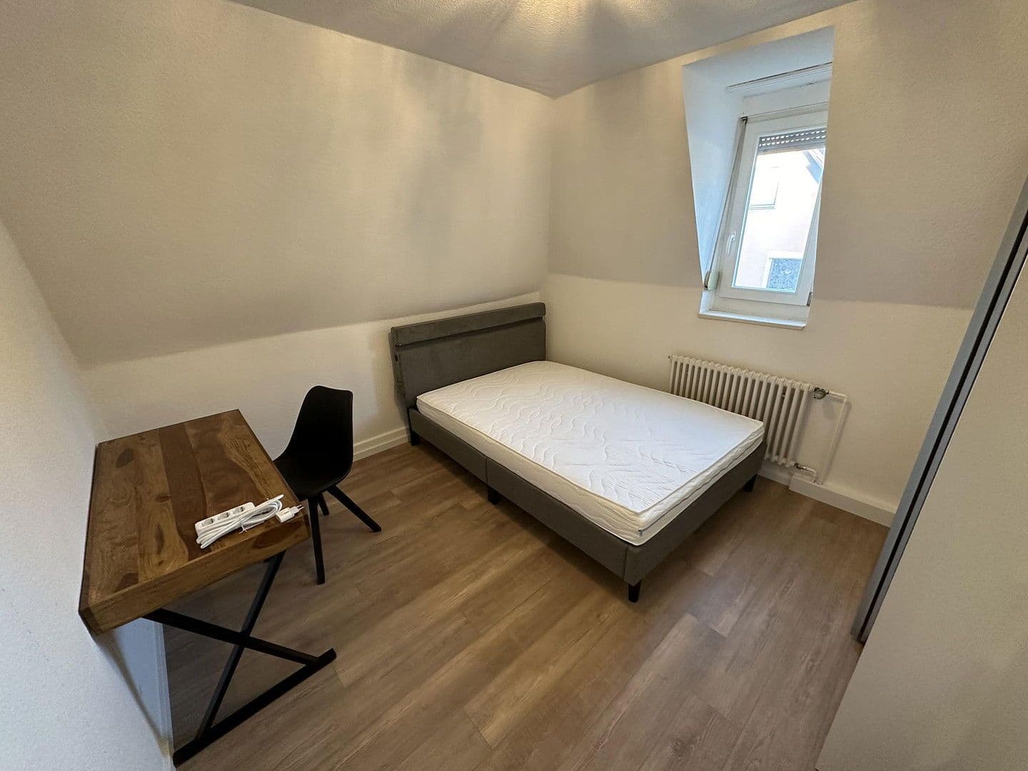 Pronájem bytu 1+1 75 m², Stuttgart, Bádensko-Württembersko Pronájem bytu 1+1 75 m², Stuttgart, Bádensko-Württembersko
