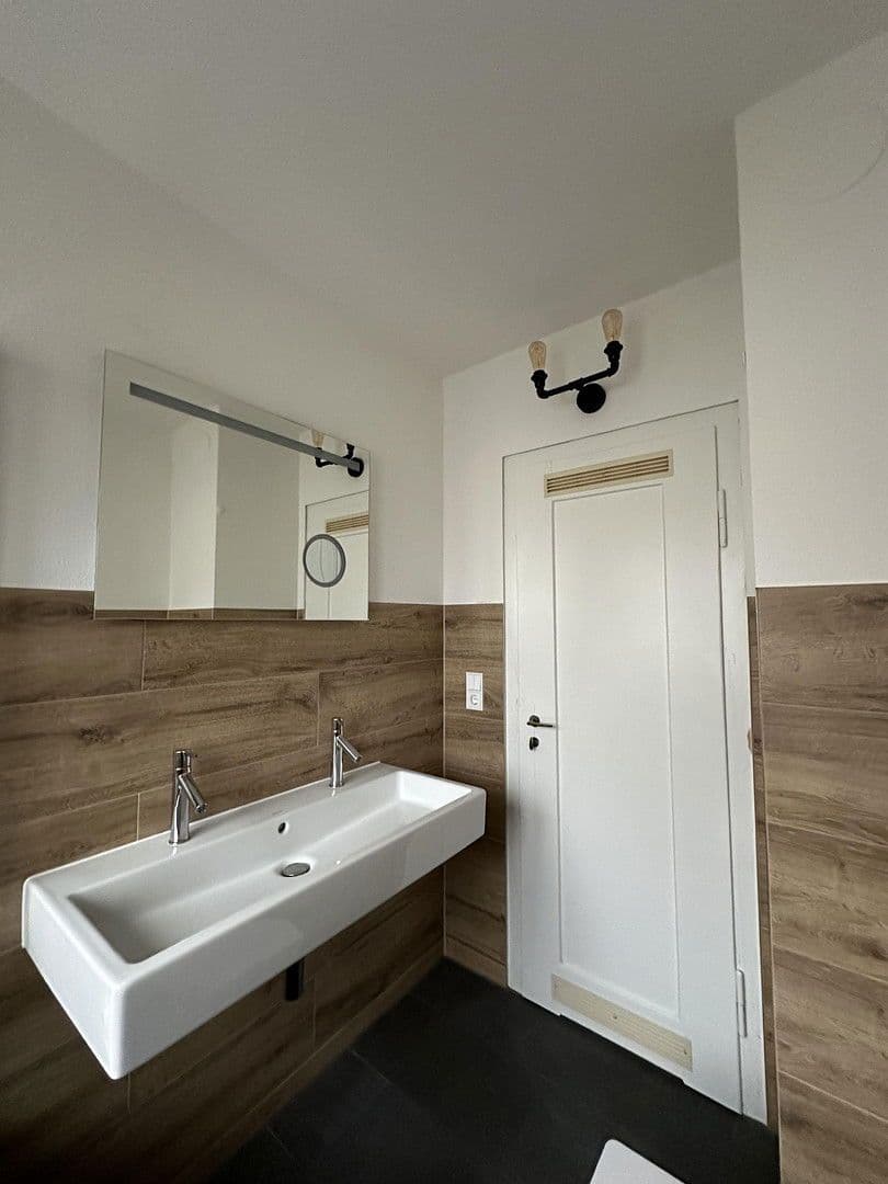 Pronájem bytu 1+1 75 m², Stuttgart, Bádensko-Württembersko Pronájem bytu 1+1 75 m², Stuttgart, Bádensko-Württembersko