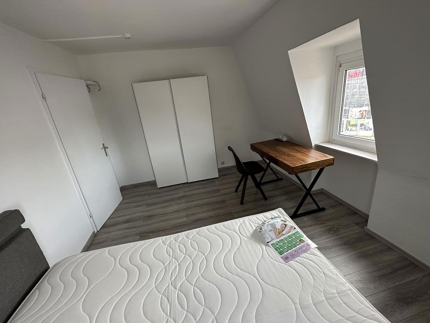 Pronájem bytu 1+1 75 m², Stuttgart, Bádensko-Württembersko Pronájem bytu 1+1 75 m², Stuttgart, Bádensko-Württembersko