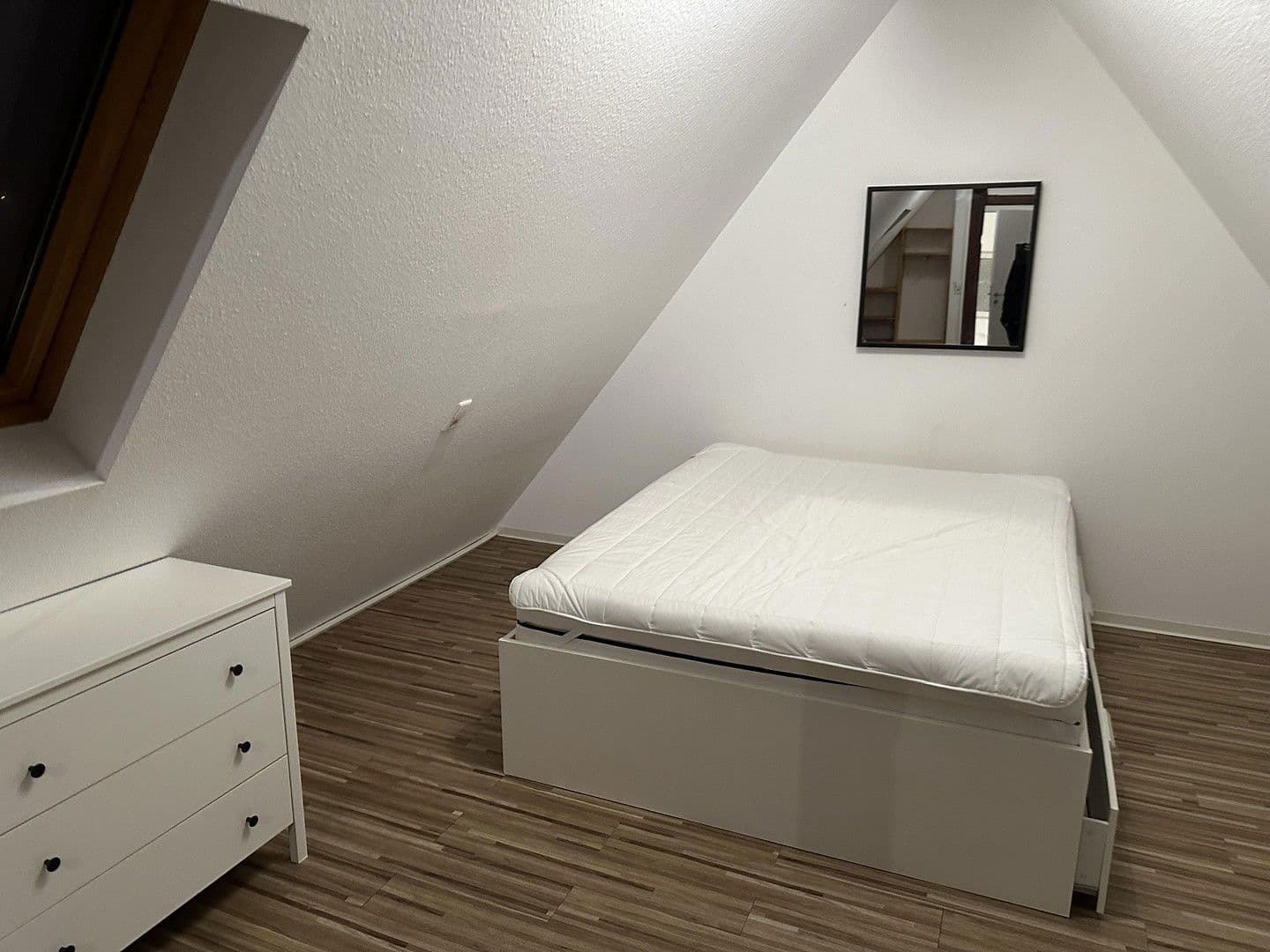 Pronájem bytu 1+1 75 m², Stuttgart, Bádensko-Württembersko Pronájem bytu 1+1 75 m², Stuttgart, Bádensko-Württembersko