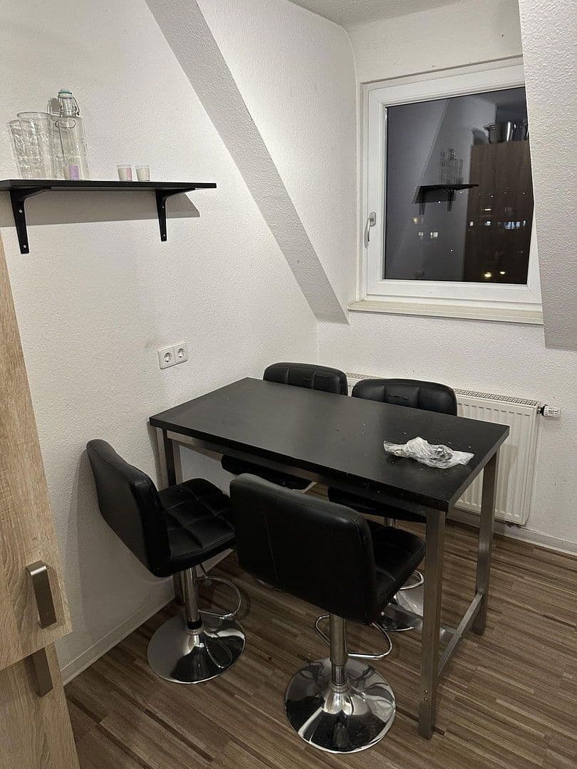 Pronájem bytu 1+1 75 m², Stuttgart, Bádensko-Württembersko Pronájem bytu 1+1 75 m², Stuttgart, Bádensko-Württembersko