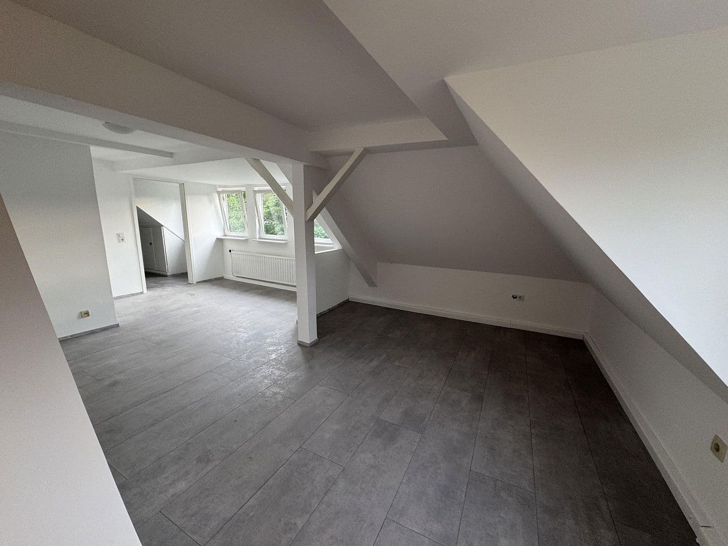 Pronájem bytu 3+1 80 m², Wuppertal Cronenberg, Severní Porýní-Vestfálsko Pronájem bytu 3+1 80 m², Wuppertal Cronenberg, Severní Porýní-Vestfálsko