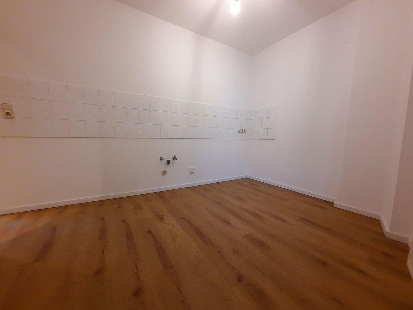 Pronájem domu 77 m², pozemek 200 m², Chemnitzer Str. 15, Limbach-Oberfrohna, Sasko Pronájem domu 77 m², pozemek 200 m², Chemnitzer Str. 15, Limbach-Oberfrohna, Sasko