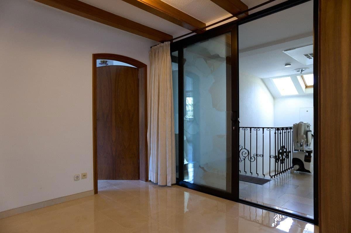 Prodej bytu 3+1 135 m², Bergisch Gladbach, Severní Porýní-Vestfálsko Prodej bytu 3+1 135 m², Bergisch Gladbach, Severní Porýní-Vestfálsko