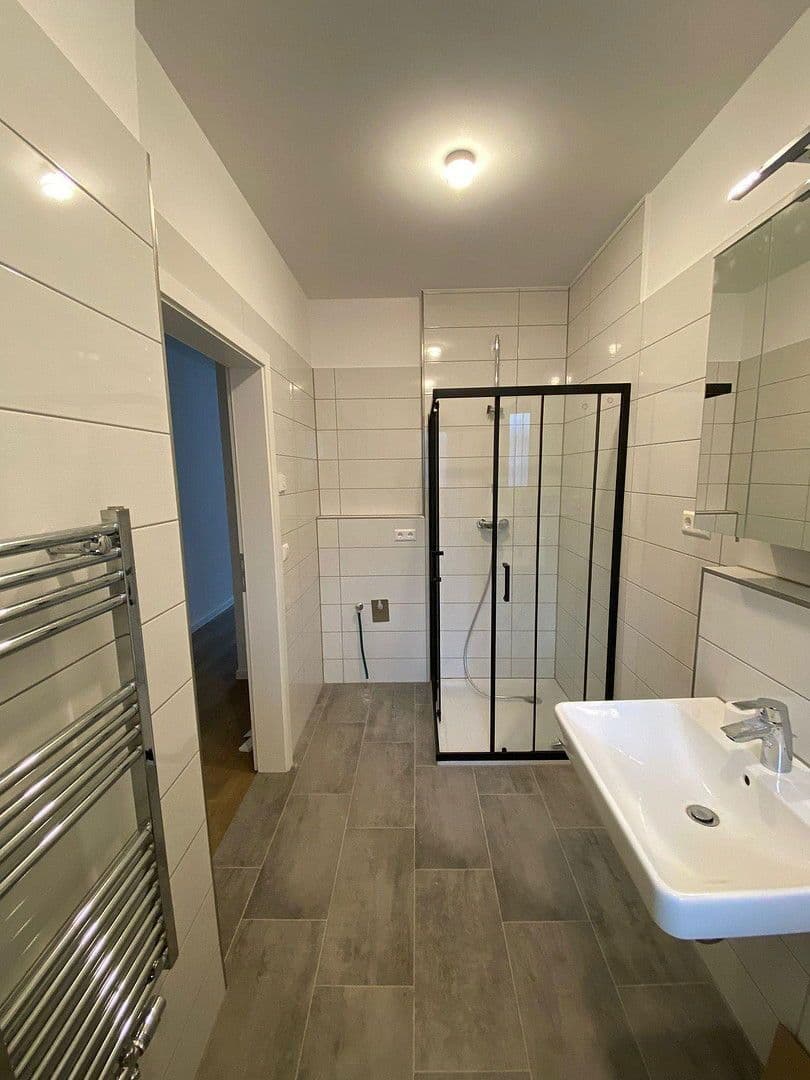 Pronájem bytu 1+1 40 m², Gymnasiumstr. 73-75, Pforzheim, Bádensko-Württembersko Pronájem bytu 1+1 40 m², Gymnasiumstr. 73-75, Pforzheim, Bádensko-Württembersko