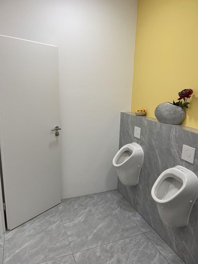 Pronájem nebytového prostoru 1.280 m², Pastetten, Bavorsko Pronájem nebytového prostoru 1.280 m², Pastetten, Bavorsko