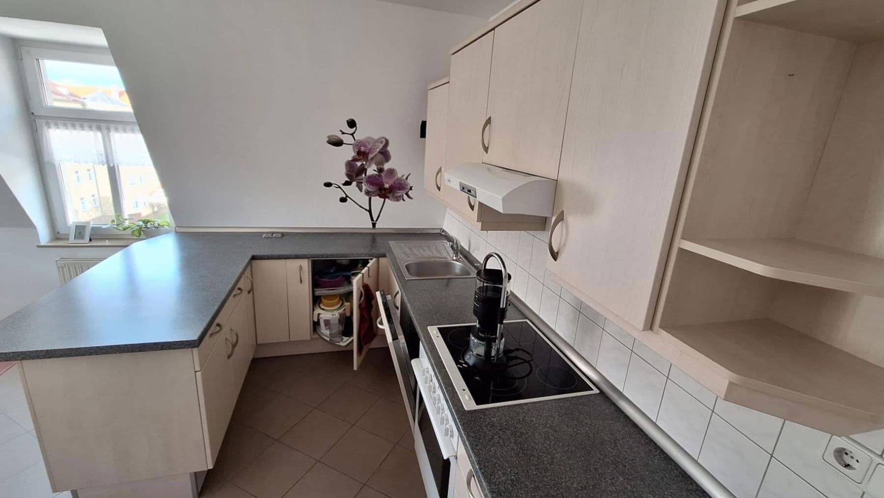 Pronájem bytu 3+kk 100 m², Deubener Str. 37, Dresden, Sasko Pronájem bytu 3+kk 100 m², Deubener Str. 37, Dresden, Sasko