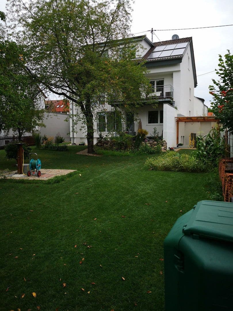 Pronájem bytu 2+1 71 m², Leinfelden-Echterdingen, Bádensko-Württembersko Pronájem bytu 2+1 71 m², Leinfelden-Echterdingen, Bádensko-Württembersko