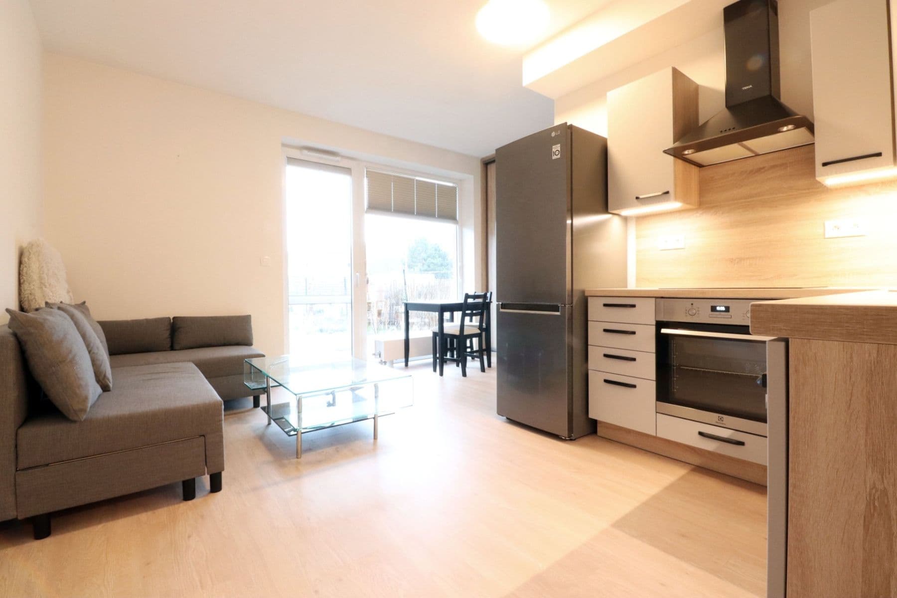 Pronájem bytu 1+kk 32 m², Pšeničná, Hostivice, Středočeský kraj Pronájem bytu 1+kk 32 m², Pšeničná, Hostivice, Středočeský kraj