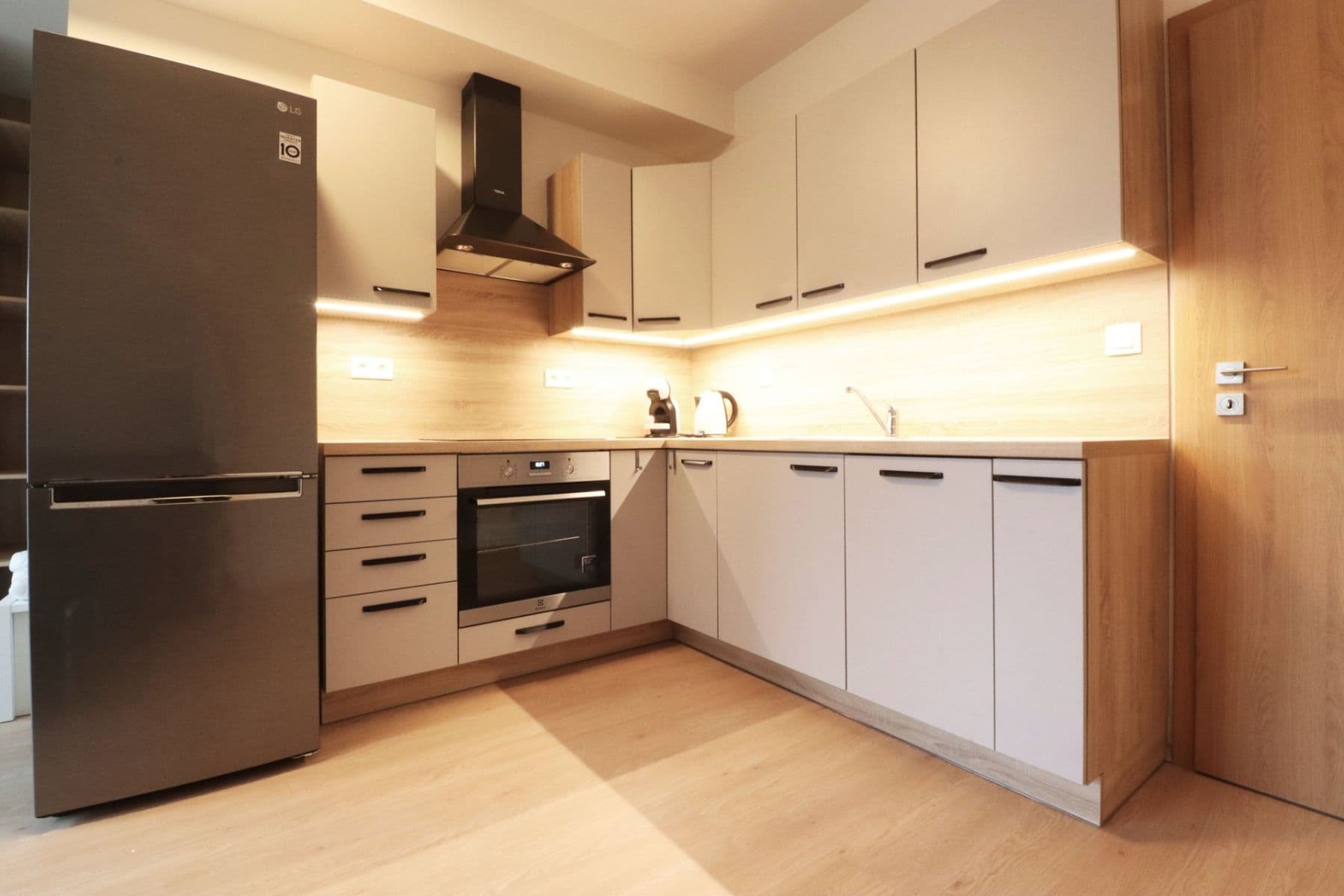 Pronájem bytu 1+kk 32 m², Pšeničná, Hostivice, Středočeský kraj Pronájem bytu 1+kk 32 m², Pšeničná, Hostivice, Středočeský kraj