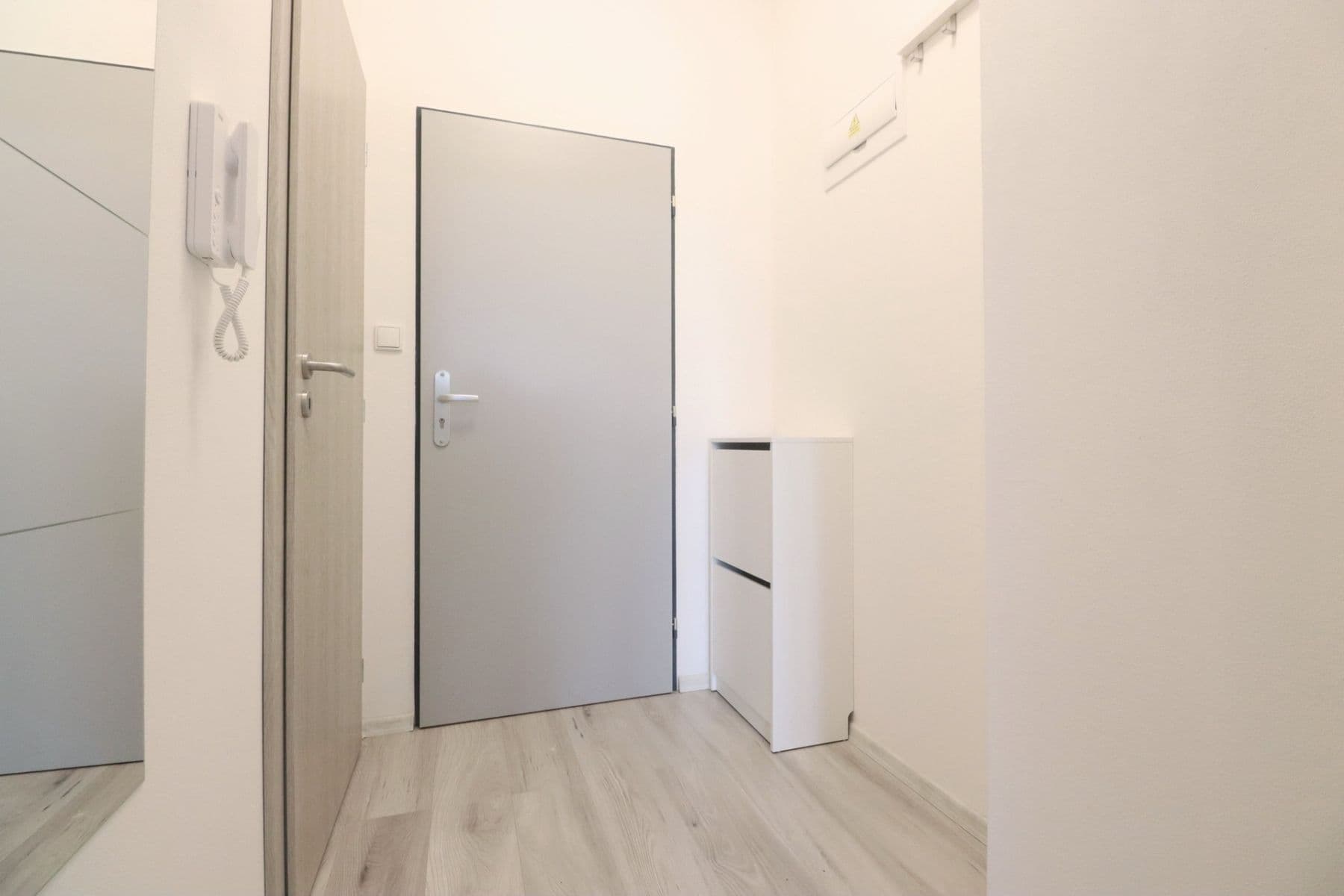 Pronájem bytu 1+kk 27 m², Slepá, Milovice, Středočeský kraj Pronájem bytu 1+kk 27 m², Slepá, Milovice, Středočeský kraj