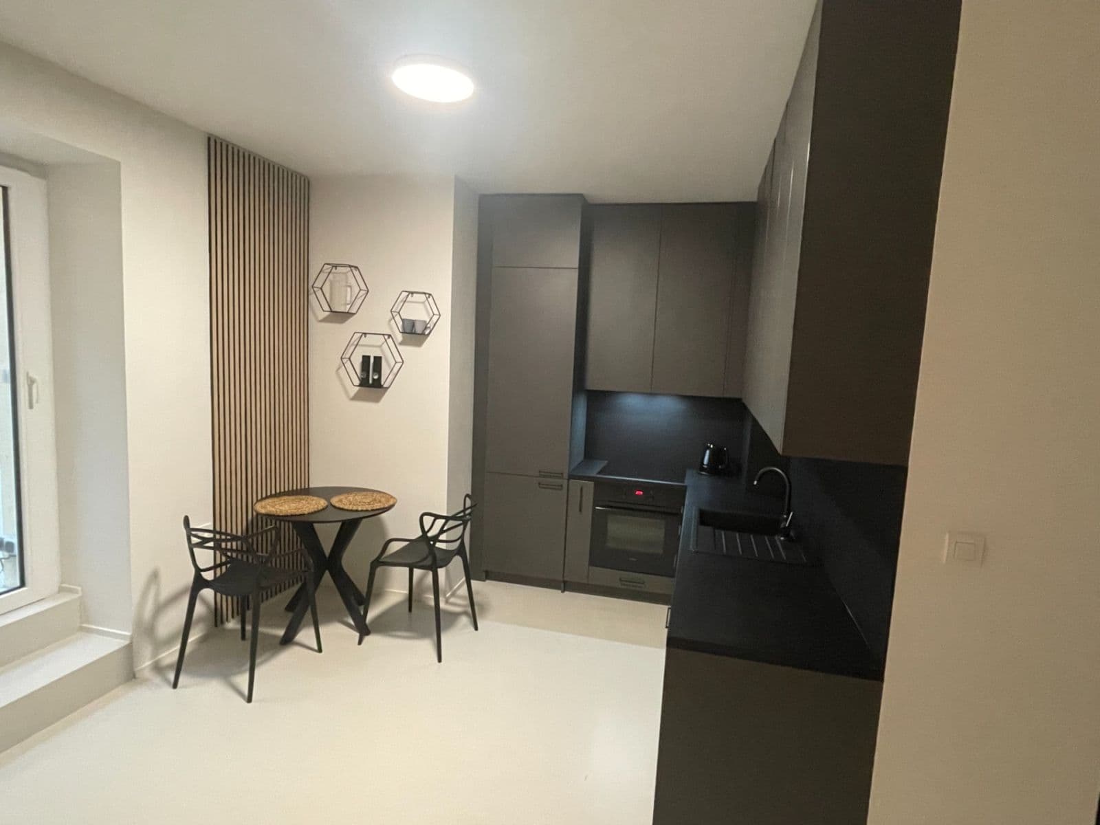 Pronájem bytu 2+1 58 m², Bratislava - mestská časť Staré Mesto, Bratislavský kraj Pronájem bytu 2+1 58 m², Bratislava - mestská časť Staré Mesto, Bratislavský kraj