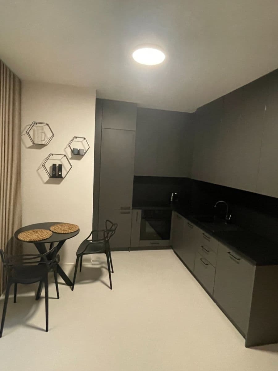 Pronájem bytu 2+1 58 m², Bratislava - mestská časť Staré Mesto, Bratislavský kraj Pronájem bytu 2+1 58 m², Bratislava - mestská časť Staré Mesto, Bratislavský kraj