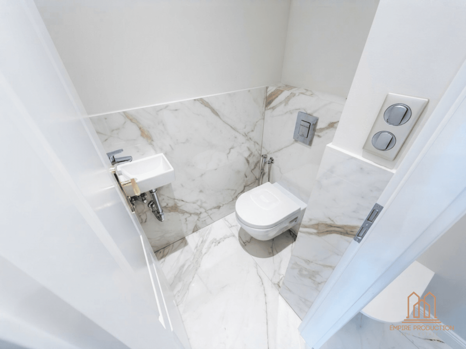 Prodej bytu 2+kk 43 m², 28. pluku, Praha, Praha Prodej bytu 2+kk 43 m², 28. pluku, Praha, Praha