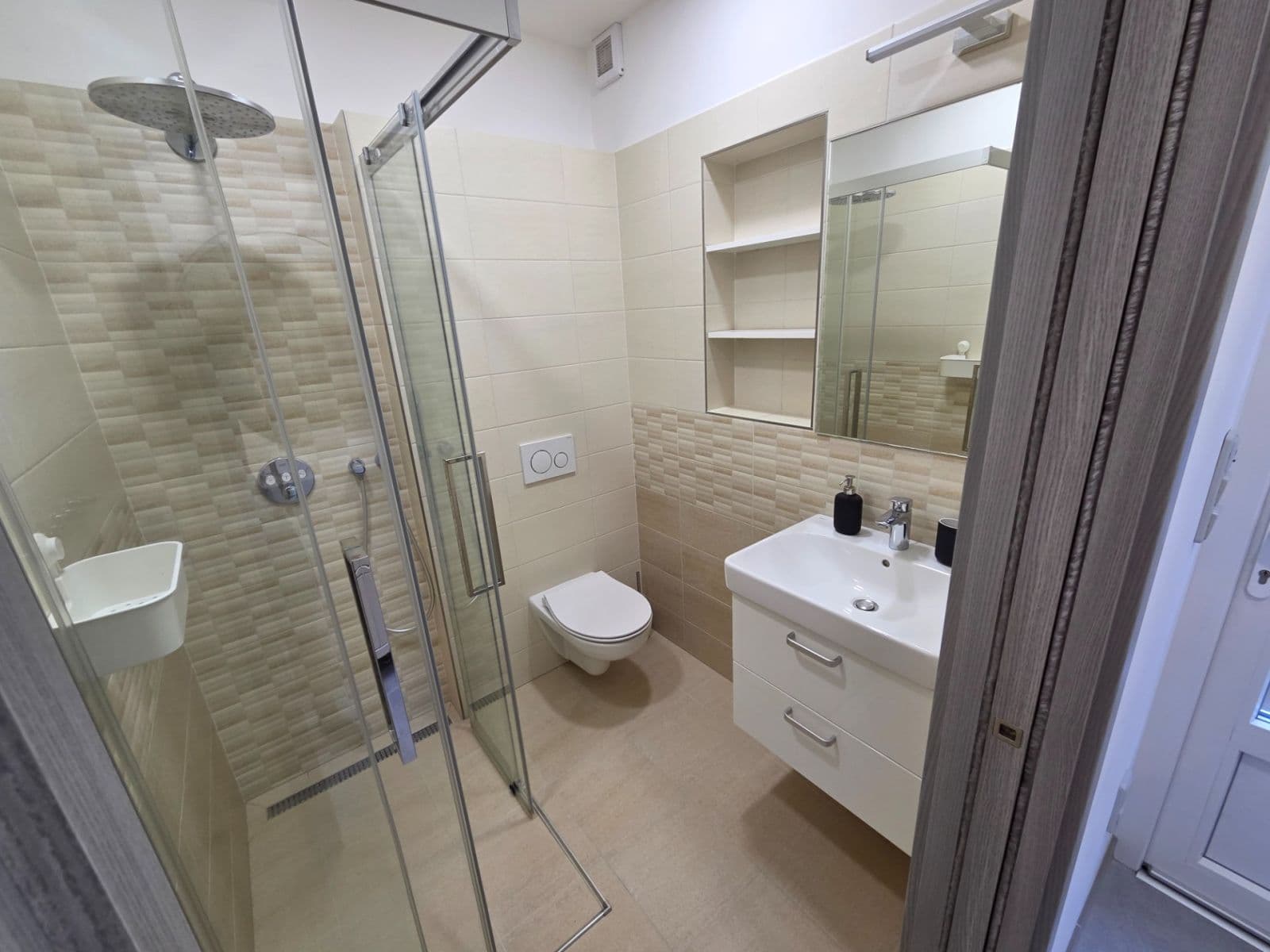 Pronájem domu 64 m², pozemek 200 m², Na Vyhlídce, Zlín, Zlínský kraj Pronájem domu 64 m², pozemek 200 m², Na Vyhlídce, Zlín, Zlínský kraj