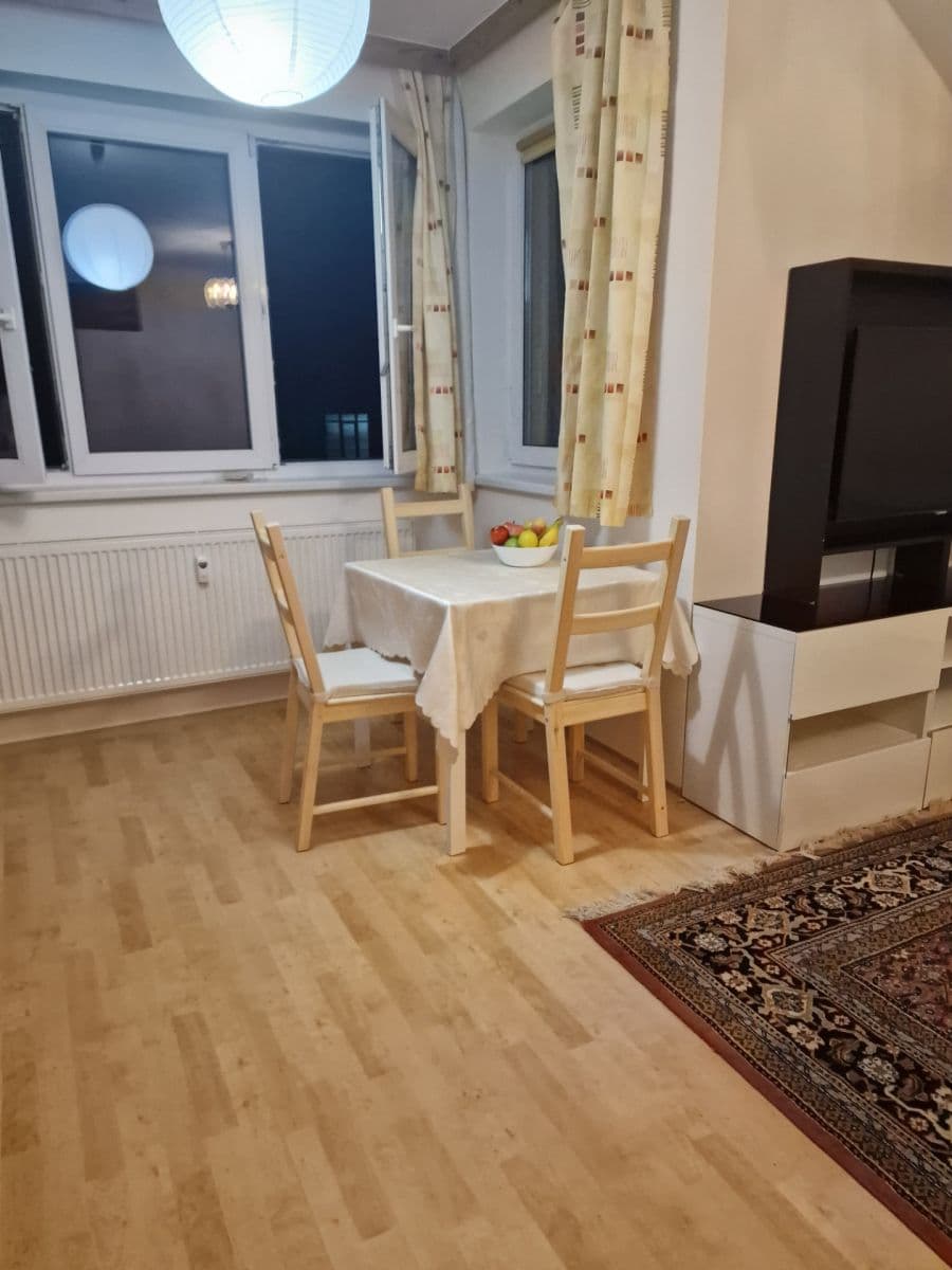 Pronájem bytu 2+kk 44 m², Stará náves, Praha, Praha Pronájem bytu 2+kk 44 m², Stará náves, Praha, Praha