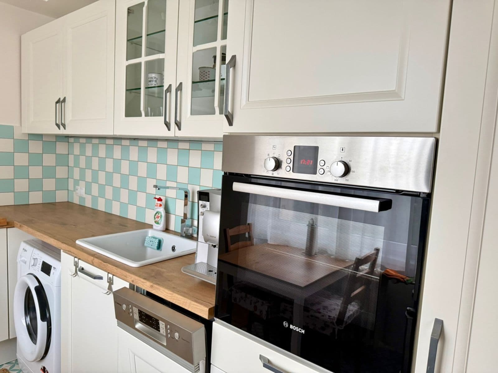 Pronájem bytu 2+1 56 m², Nad Kajetánkou, Praha, Praha Pronájem bytu 2+1 56 m², Nad Kajetánkou, Praha, Praha