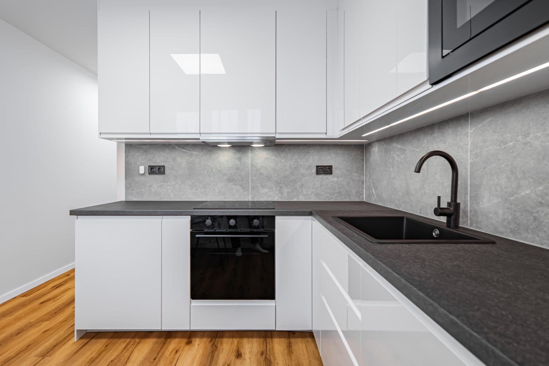 Prodej bytu 2+1 60 m², Alej 17. listopadu, Roudnice nad Labem, Ústecký kraj Prodej bytu 2+1 60 m², Alej 17. listopadu, Roudnice nad Labem, Ústecký kraj