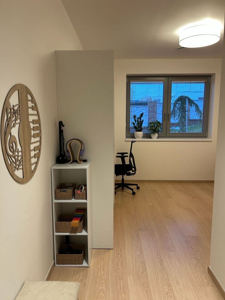 Pronájem kanceláře 20 m², Údolí, Sulice, Středočeský kraj Pronájem kanceláře 20 m², Údolí, Sulice, Středočeský kraj