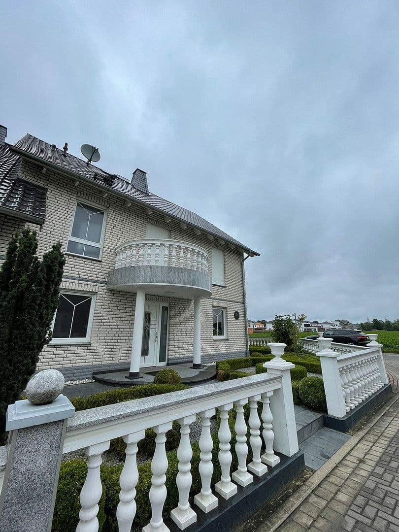 Prodej domu 220 m², pozemek 333 m², Vechelde, Dolní Sasko Prodej domu 220 m², pozemek 333 m², Vechelde, Dolní Sasko