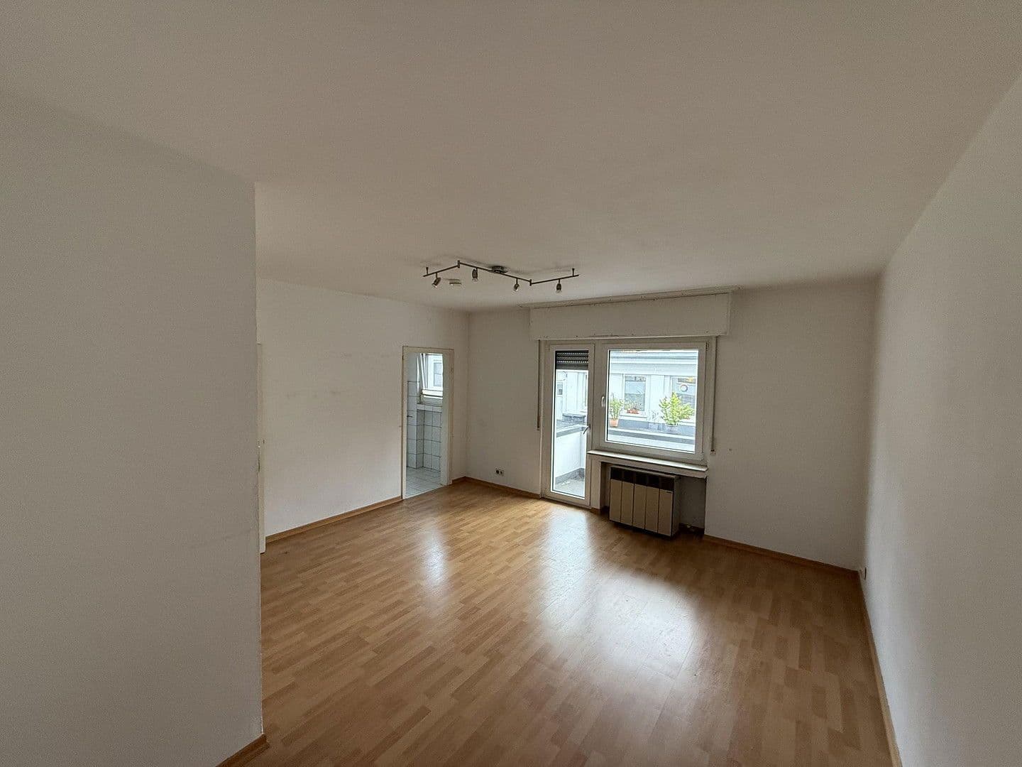 Pronájem bytu 1+1 35 m², Susannastr.19, Essen, Severní Porýní-Vestfálsko Pronájem bytu 1+1 35 m², Susannastr.19, Essen, Severní Porýní-Vestfálsko