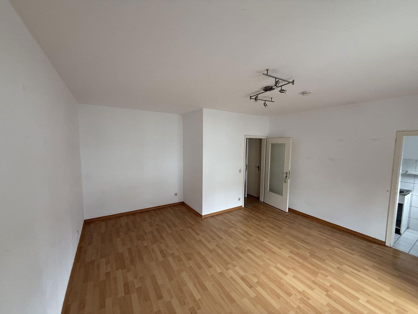 Pronájem bytu 1+1 35 m², Susannastr.19, Essen, Severní Porýní-Vestfálsko Pronájem bytu 1+1 35 m², Susannastr.19, Essen, Severní Porýní-Vestfálsko