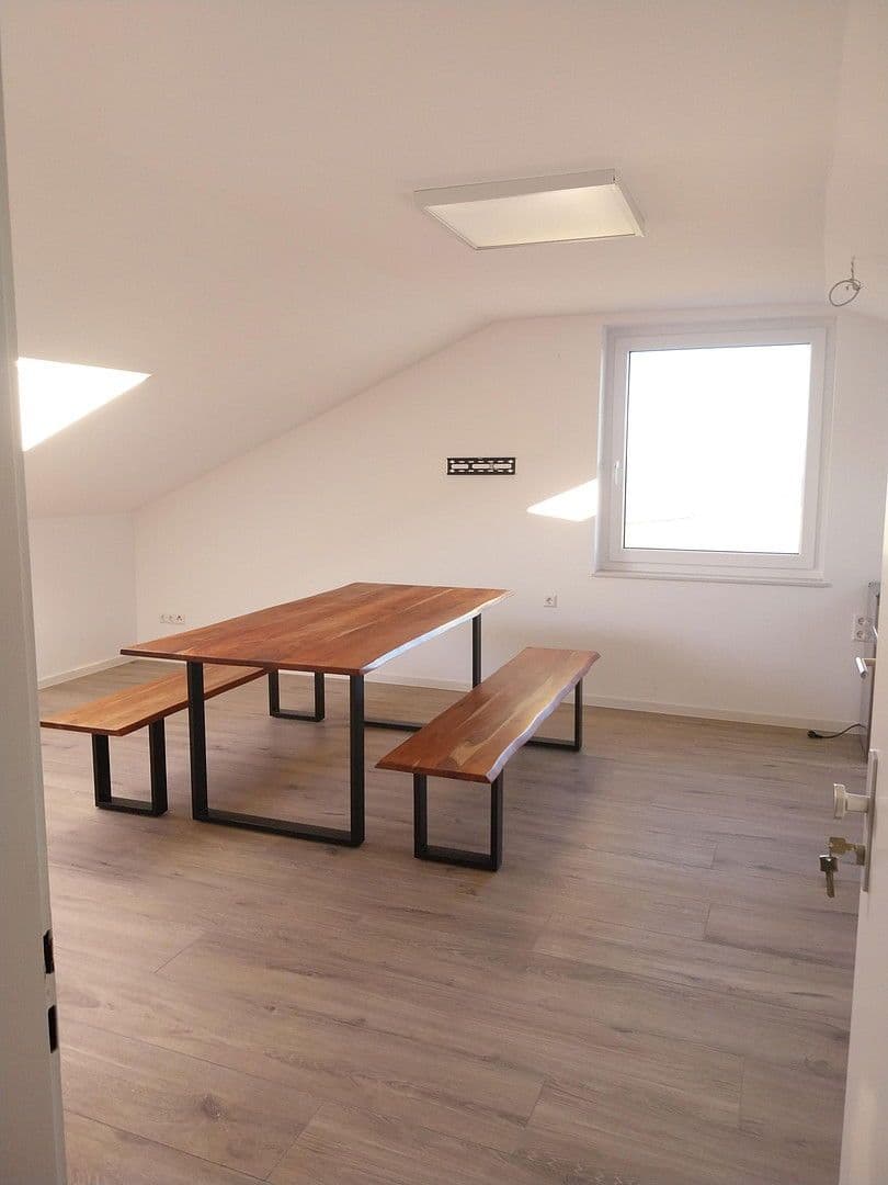 Pronájem bytu 1+1 35 m², Schwieberdingen, Bádensko-Württembersko Pronájem bytu 1+1 35 m², Schwieberdingen, Bádensko-Württembersko