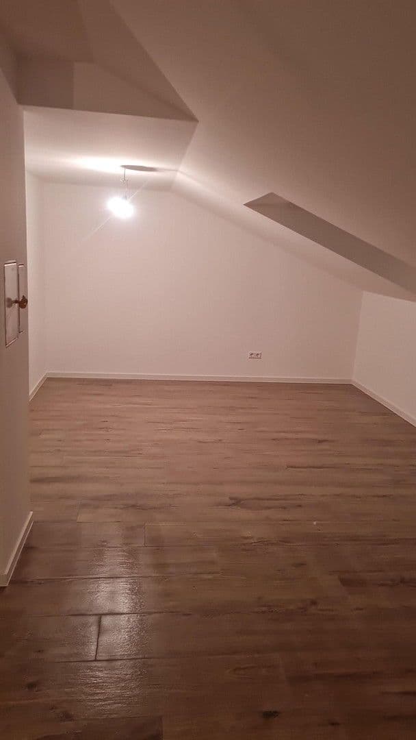 Pronájem bytu 1+1 35 m², Schwieberdingen, Bádensko-Württembersko Pronájem bytu 1+1 35 m², Schwieberdingen, Bádensko-Württembersko